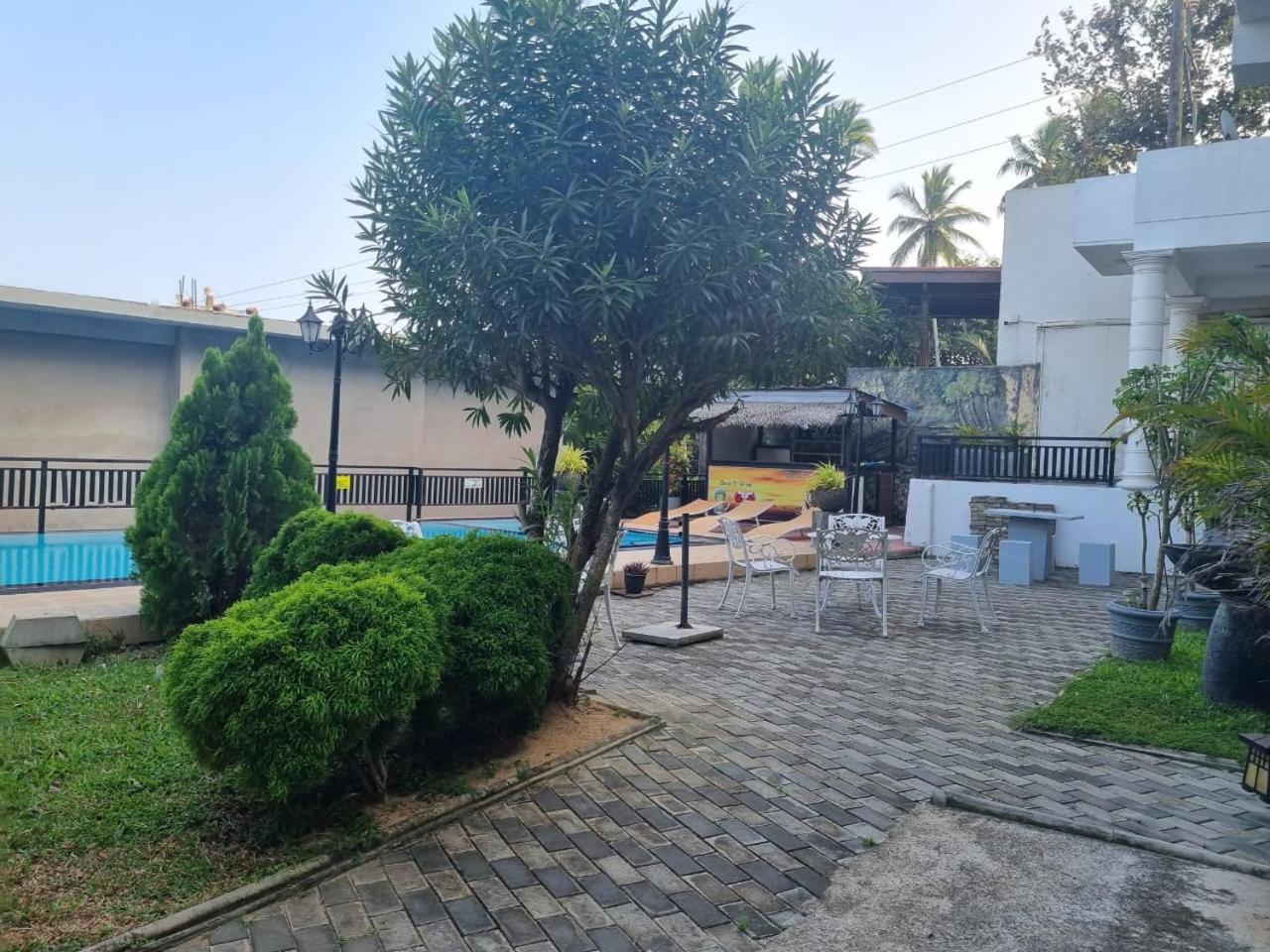 Queens Beach Hotel Tangalle Exterior photo