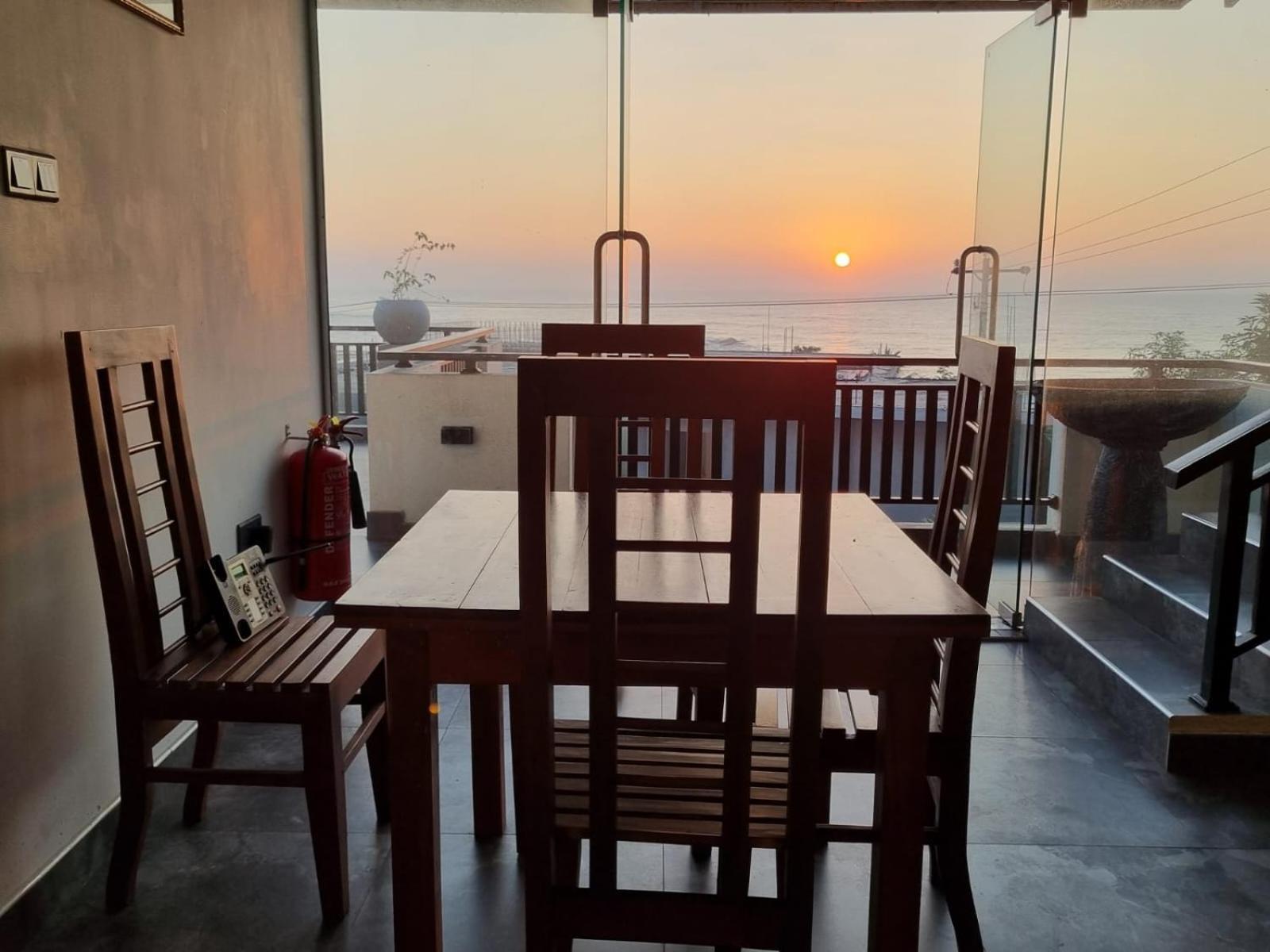 Queens Beach Hotel Tangalle Exterior photo