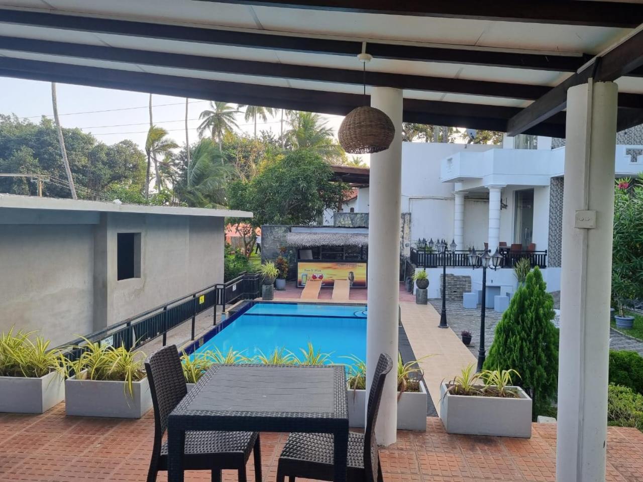 Queens Beach Hotel Tangalle Exterior photo