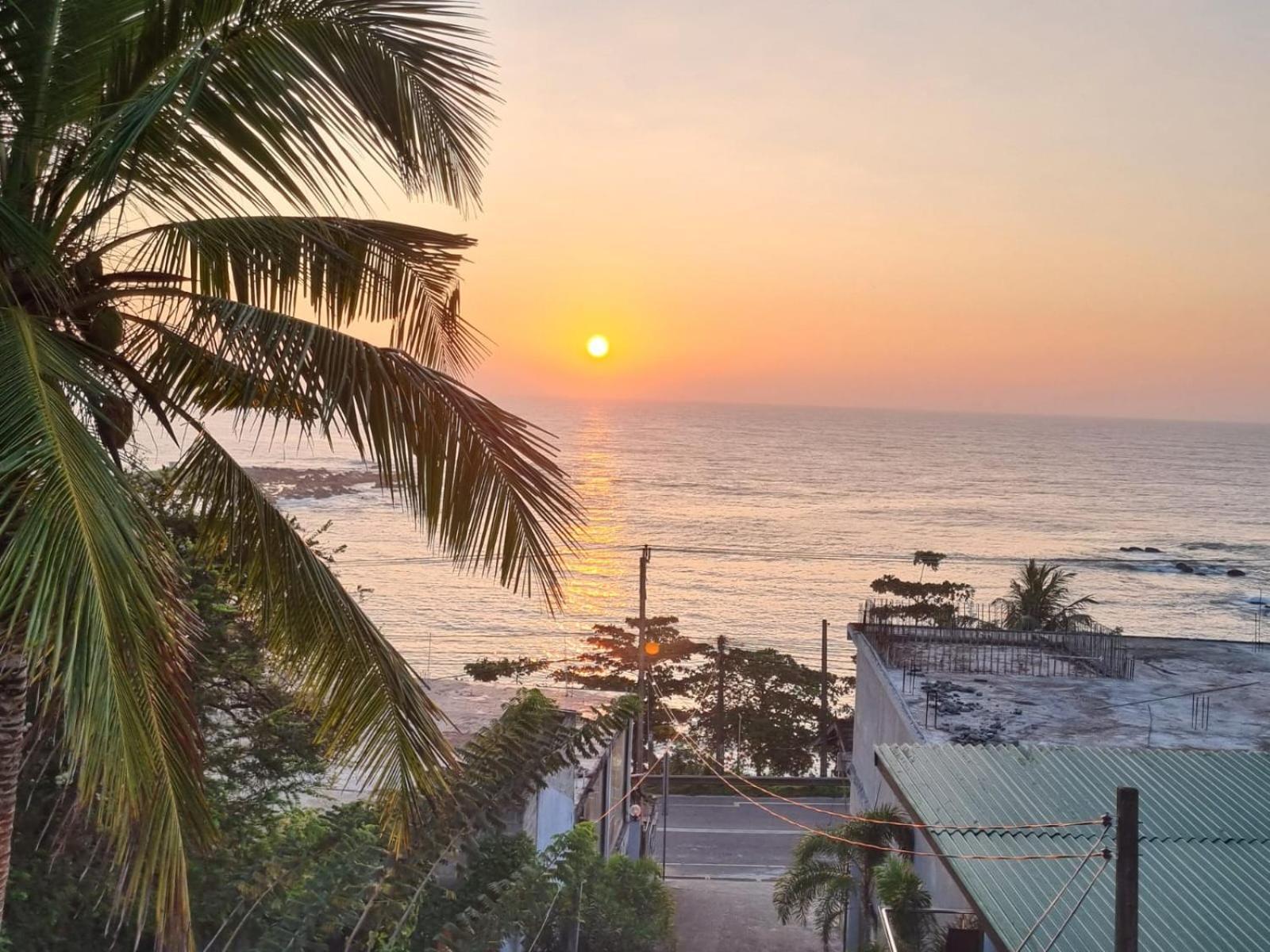 Queens Beach Hotel Tangalle Exterior photo