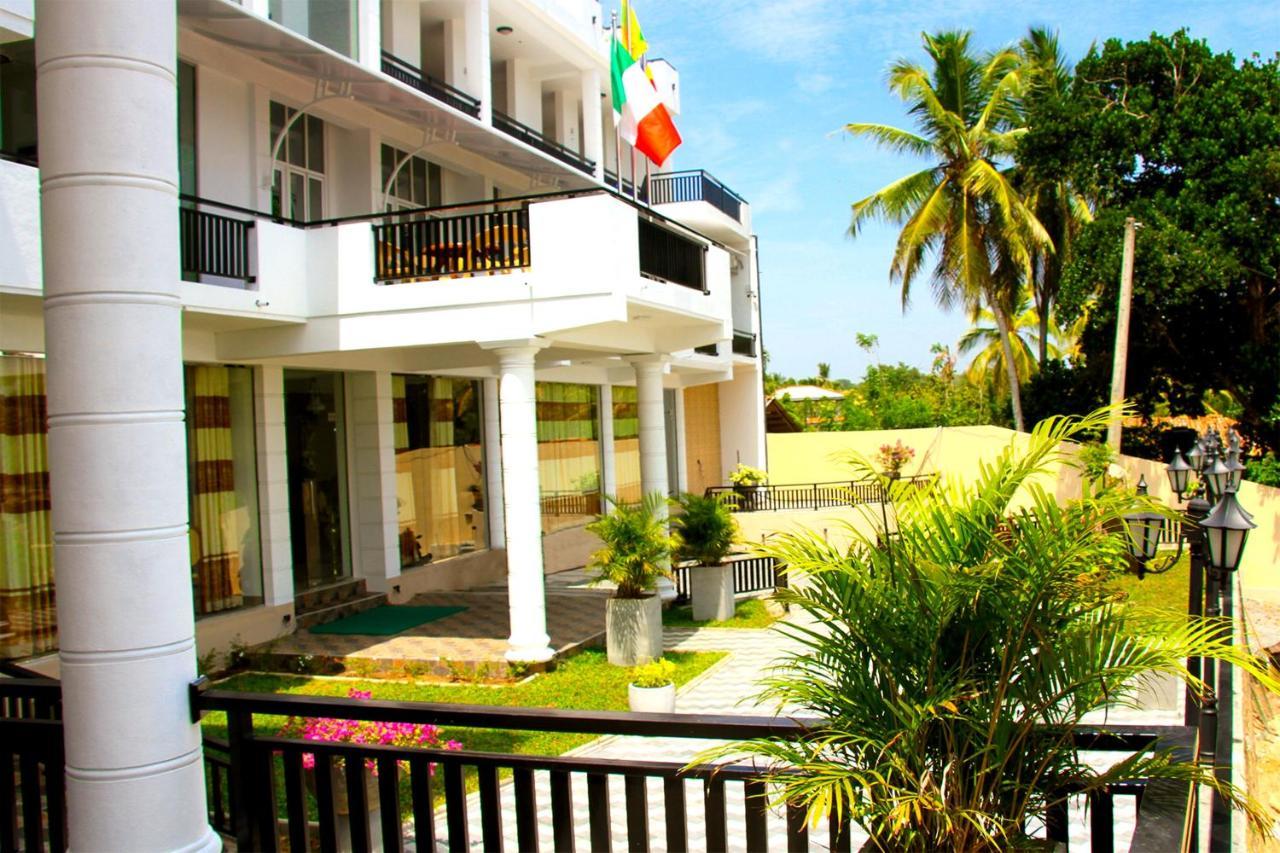 Queens Beach Hotel Tangalle Exterior photo