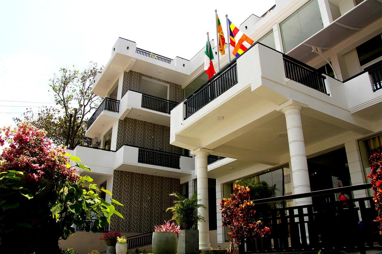 Queens Beach Hotel Tangalle Exterior photo