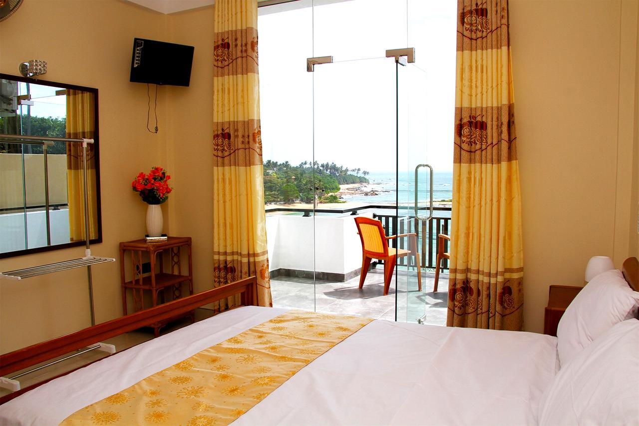 Queens Beach Hotel Tangalle Exterior photo