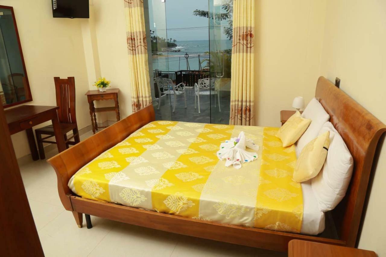 Queens Beach Hotel Tangalle Exterior photo