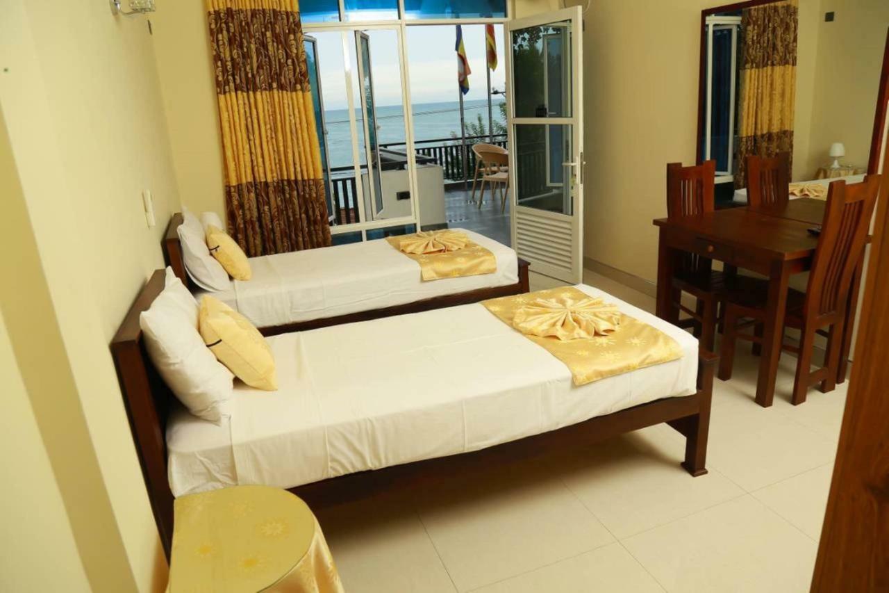 Queens Beach Hotel Tangalle Exterior photo