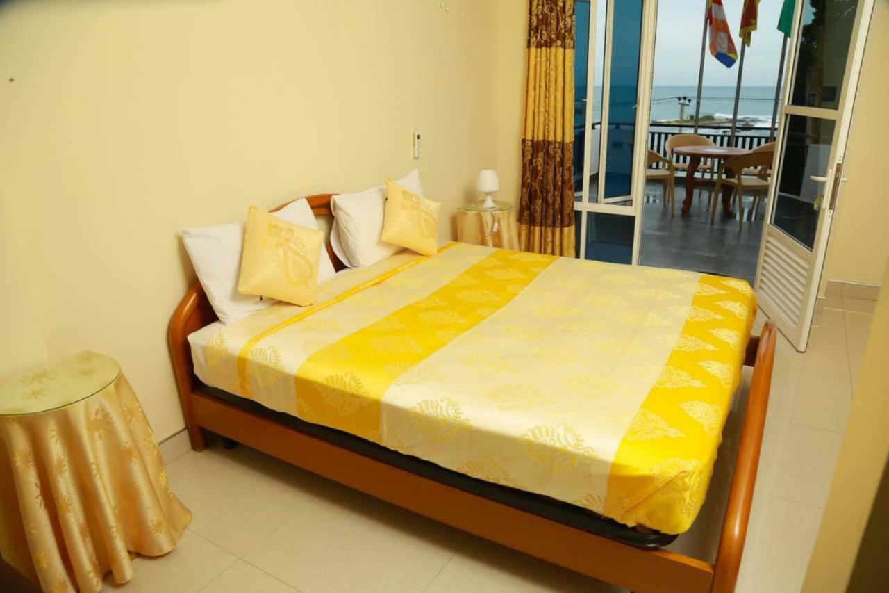 Queens Beach Hotel Tangalle Exterior photo